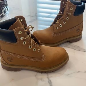 Timberland Leather boots never worn